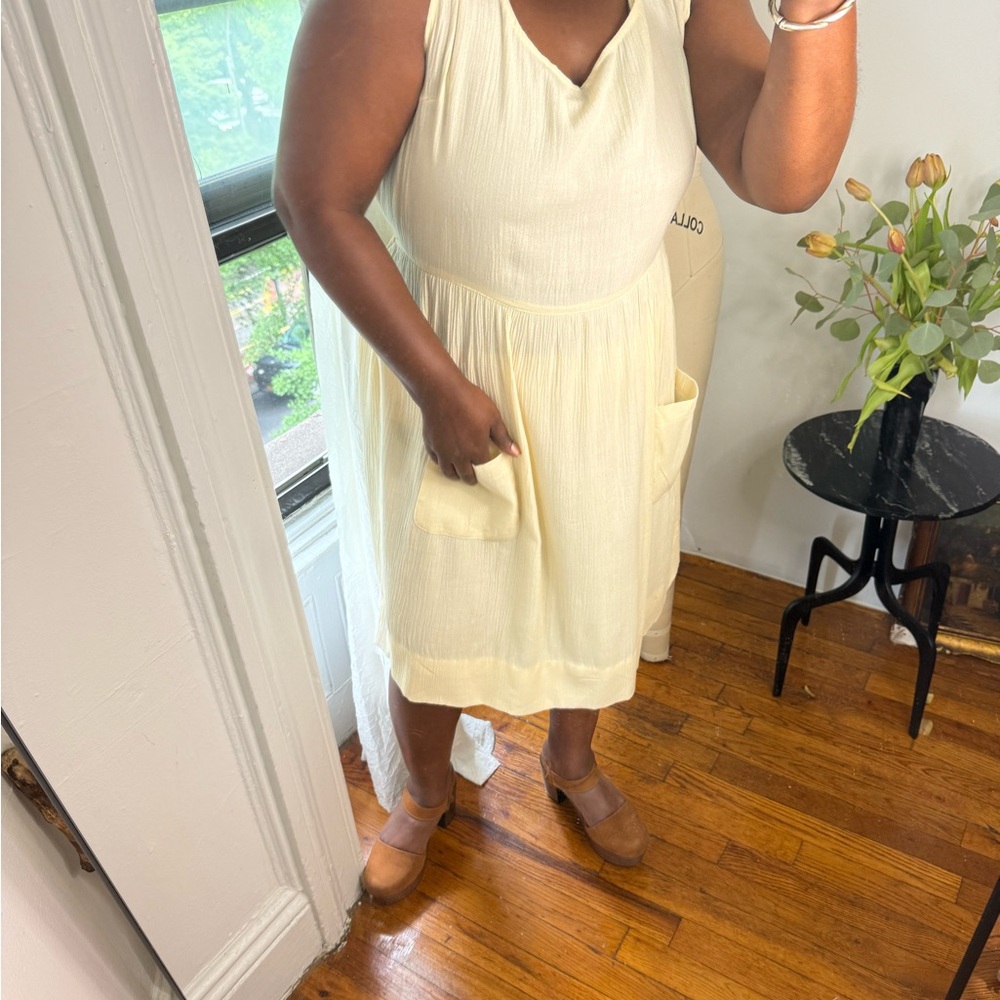 Cream cotton sleeveless dress - Picture 3 of 10